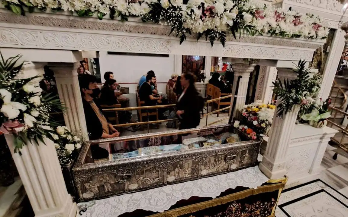 Αμείωτη η Μεγάλη Ροή Προσκυνητών Στον Οσιο Ιωάννη Τον Ρώσσο