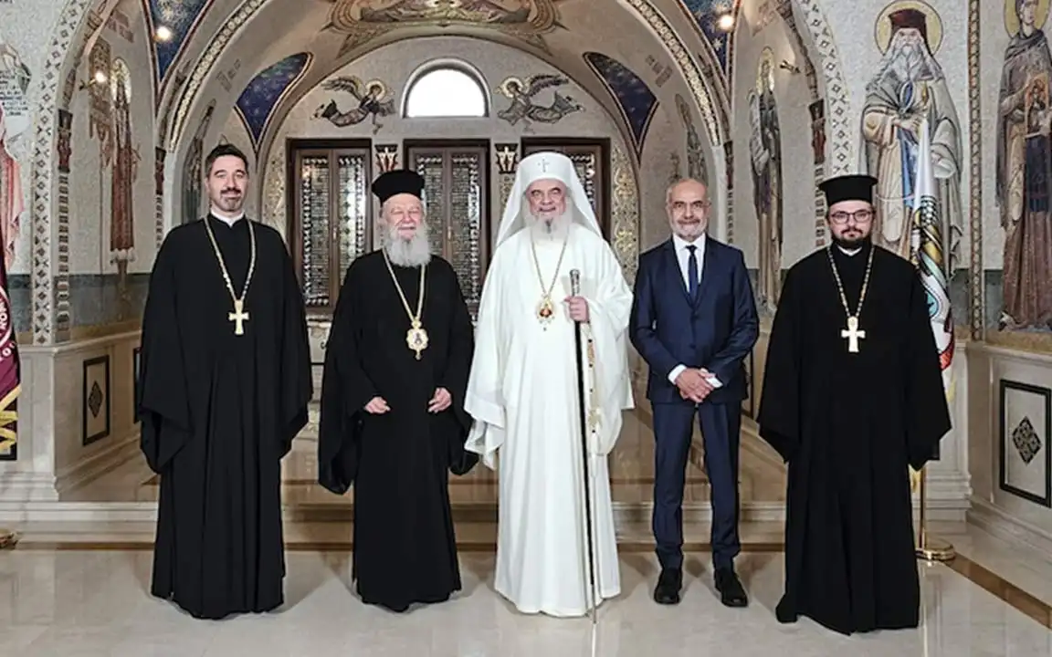 Ο Χαλκίδος Χρυσόστομος στον Πατριάρχη Ρουμανίας Δανιήλ