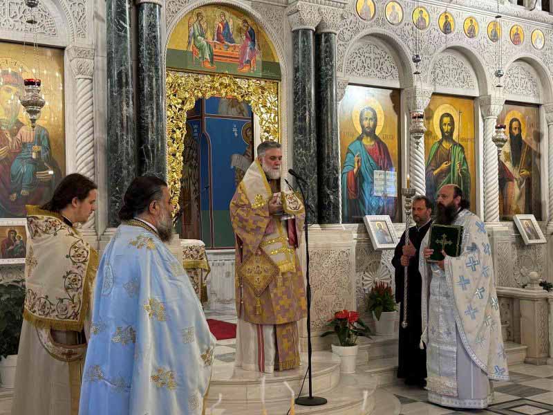 Ο Επίσκοπος Σκοπέλου στο Ι. Προσκύνημα του Οσίου Ιωάννου του Ρώσσου Ο Επίσκοπος Σκοπέλου στο Ι. Προσκύνημα του Οσίου Ιωάννου του Ρώσσου