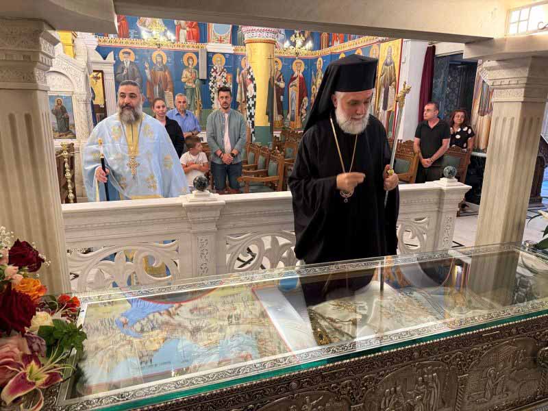 Ο Επίσκοπος Σκοπέλου στο Ι. Προσκύνημα του Οσίου Ιωάννου του Ρώσσου Ο Επίσκοπος Σκοπέλου στο Ι. Προσκύνημα του Οσίου Ιωάννου του Ρώσσου