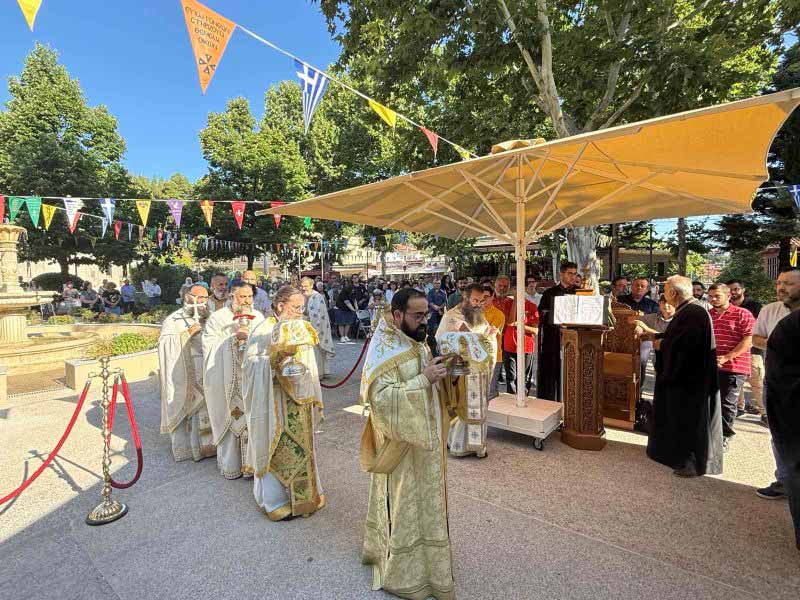 megali-syrroi-klirou-laou-19 Μεγάλη Συρροή Κλήρου και Λαού για τον Όσιο Παΐσιο στο Ιερό Προσκύνημα του Οσίου Ιωάννου του Ρώσσου στο Ν. Προκόπι