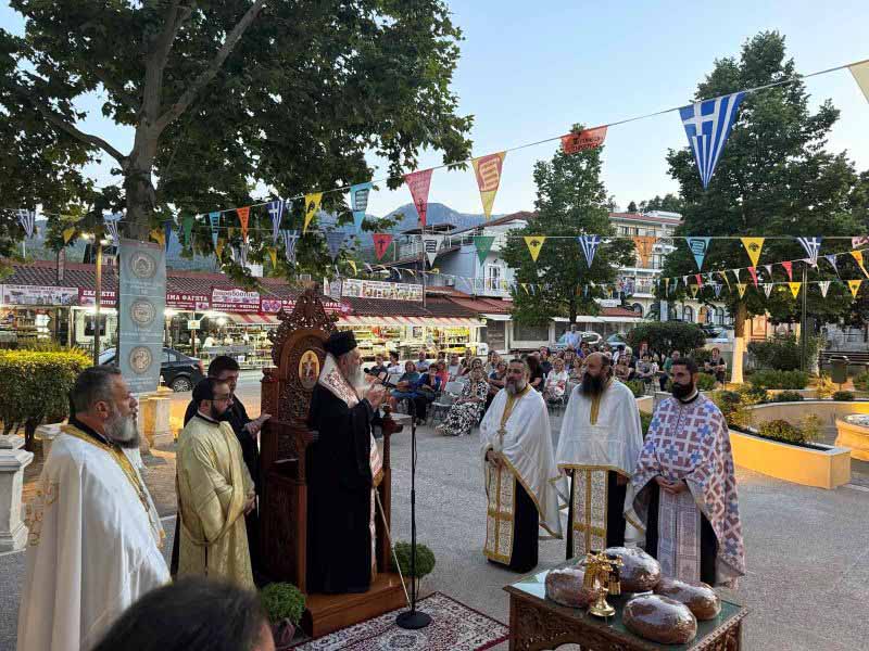 megali-syrroi-klirou-laou-5 Μεγάλη Συρροή Κλήρου και Λαού για τον Όσιο Παΐσιο στο Ιερό Προσκύνημα του Οσίου Ιωάννου του Ρώσσου στο Ν. Προκόπι